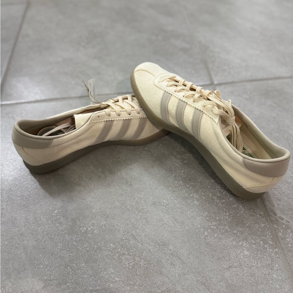 BLOWOUT DEAL!!! Adidas Tobacco Gruen size 9.5